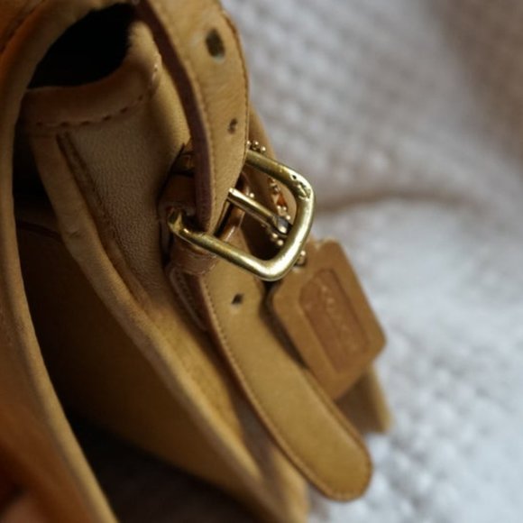 Gorgeous Vintage 1970's Tan Leather Coach Messenge - Picture 4 of 10